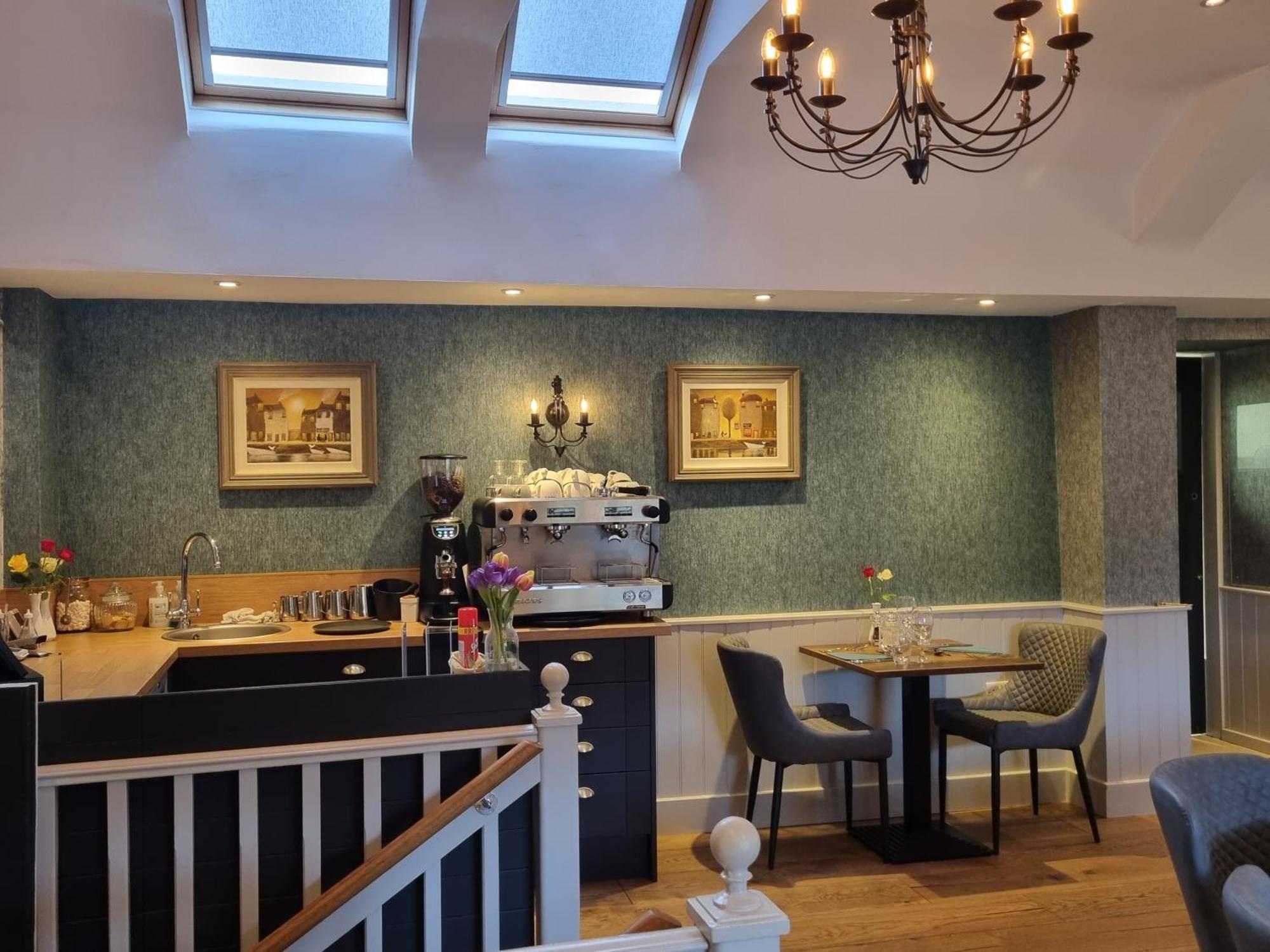 White Horse Inn & Restaurant Stoke Albany Екстериор снимка