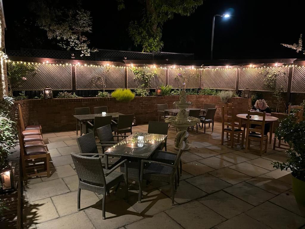 White Horse Inn & Restaurant Stoke Albany Екстериор снимка